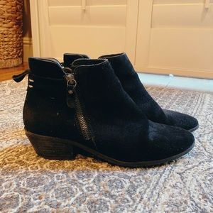 Vince CAMUTO ankle boot